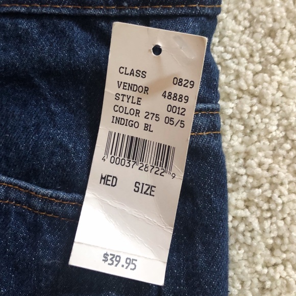 Women's Levis Denim Shorts - Picture 3 of 3